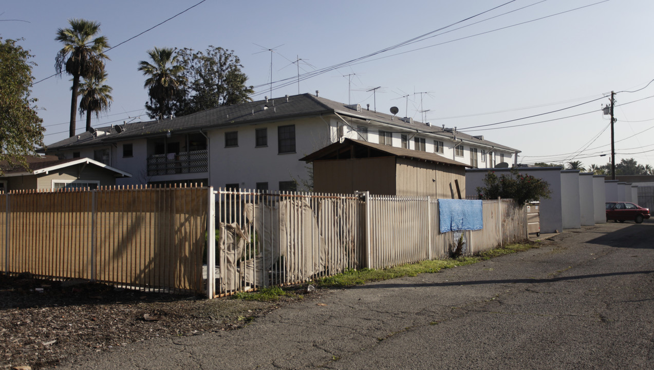 Colony House in Ontario, CA - Building Photo