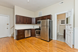 1431 W Belmont Ave, Unit 2f in Chicago, IL - Building Photo