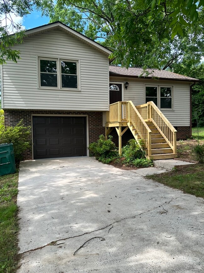 property at 600 W 12th St