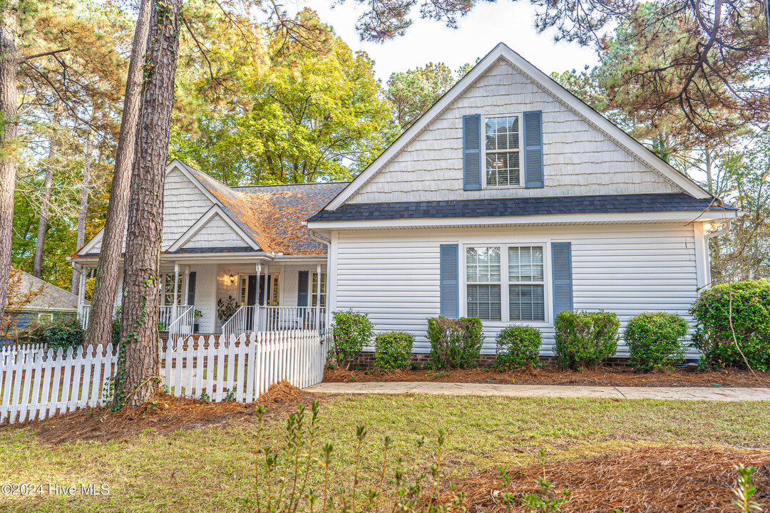 43 S Lakeshore Dr in Whispering Pines, NC - Foto de edificio