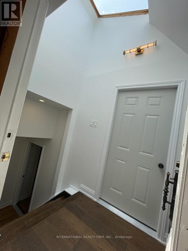 53 Oakridge Dr
