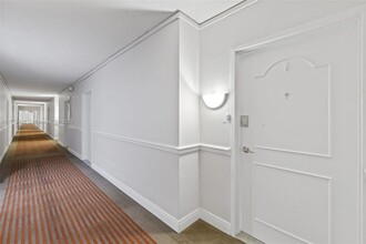 5401 Collins Ave, Unit 1407 in Miami Beach, FL - Building Photo - Building Photo