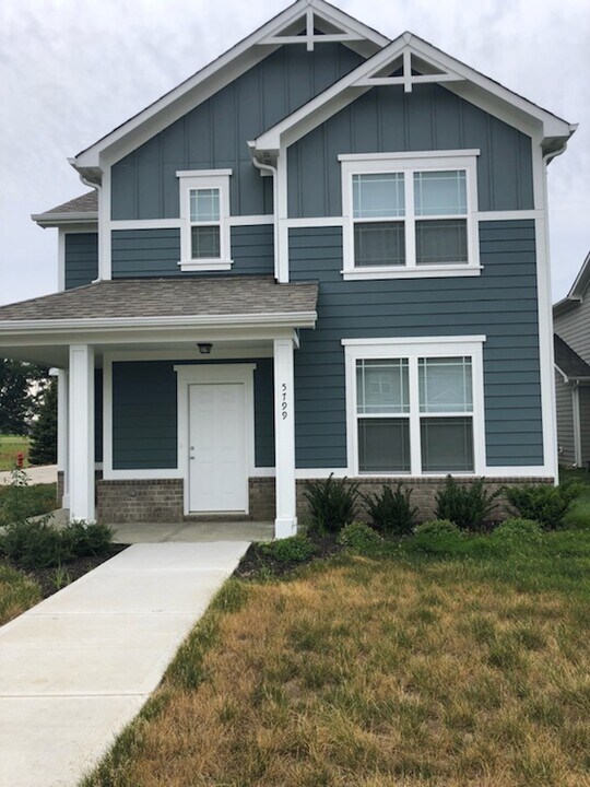 5799 New Hope Blvd in Whitestown, IN - Building Photo
