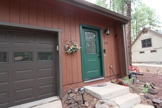 1137 W Shullenbarger Dr in Flagstaff, AZ - Building Photo - Building Photo