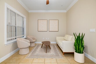 The Palms Condominiums in Gainesville, FL - Foto de edificio - Interior Photo