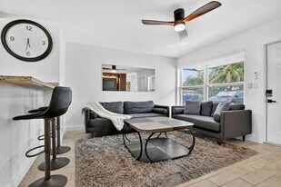 6660 Custer St in Hollywood, FL - Building Photo