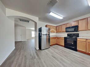 631 Chatham Walk Dr in Ruskin, FL - Building Photo - Building Photo