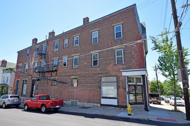 335 W McMillan St in Cincinnati, OH - Building Photo - Building Photo