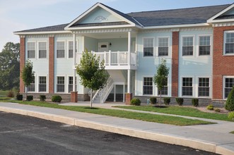 Creekside Lane Apartments at Madison Barracks in Sackets Harbor, NY - Foto de edificio - Building Photo