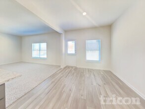 1917 Belmont Dr in Seagoville, TX - Foto de edificio - Building Photo