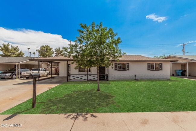 property at 3419 W Glenn Dr