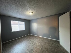 1830 S Garden St in Visalia, CA - Building Photo - Building Photo