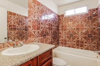 6045-6S42 S 42nd St in Phoenix, AZ - Foto de edificio - Building Photo