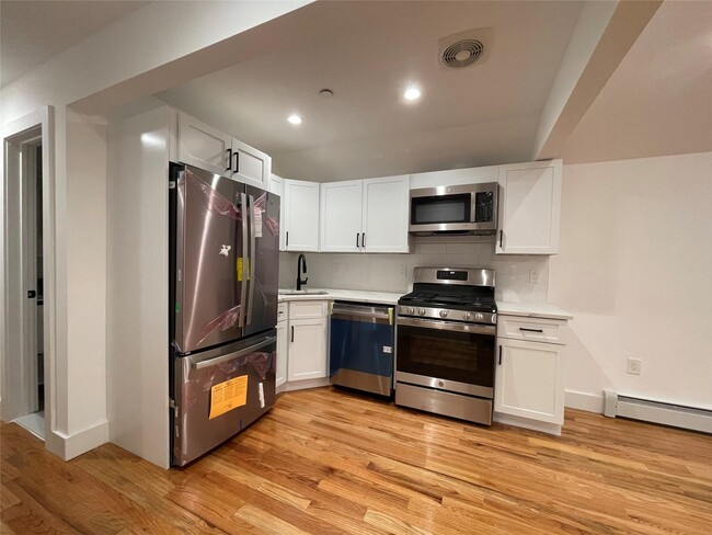 7243 Hillmeyer Ave in Queens, NY - Building Photo - Building Photo