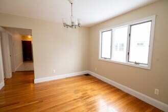 15 Wheelwright Rd, Unit 1 in Medford, MA - Foto de edificio - Building Photo