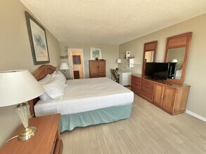 303 Atlantic Ave in Virginia Beach, VA - Building Photo - Building Photo