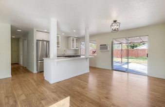 2371 Berry St in Lemon Grove, CA - Foto de edificio - Building Photo