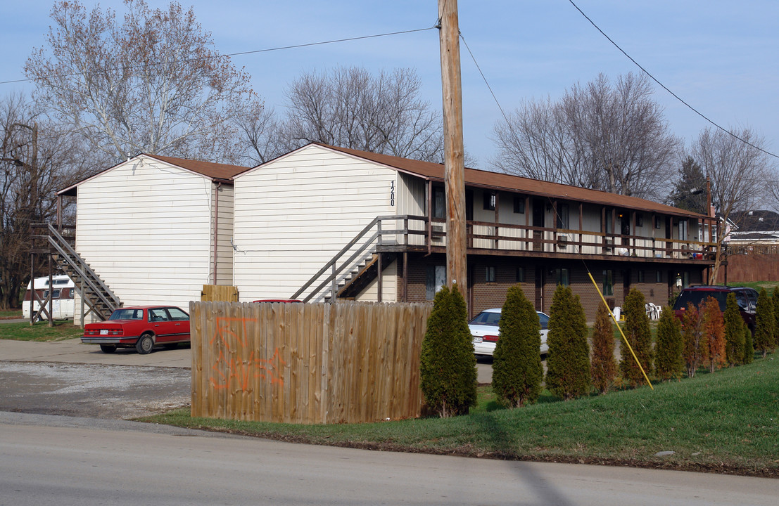 1200 11th Ave in Vienna, WV - Building Photo