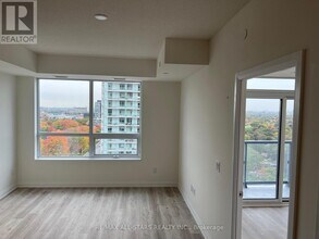 3260 Sheppard Ave E in Toronto, ON - Building Photo - Building Photo