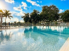 6620 Indian Creek Dr in Miami Beach, FL - Foto de edificio - Building Photo