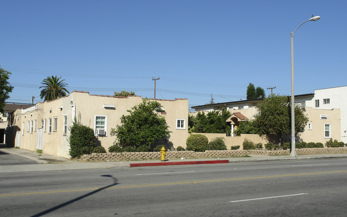 907-909 N Garfield Ave in Alhambra, CA - Foto de edificio