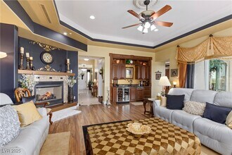 9145 Tesoras Dr in Las Vegas, NV - Foto de edificio - Building Photo