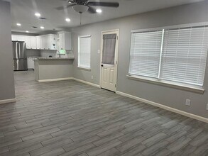 603 Center Way in Lake Jackson, TX - Building Photo - Building Photo
