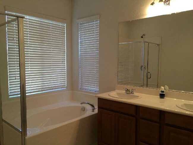 10559 La Campana St in Las Vegas, NV - Building Photo - Building Photo