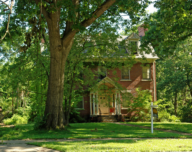 238 Broadway St in Youngstown, OH - Foto de edificio - Building Photo