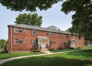 Hackensack Gardens in Hackensack, NJ - Building Photo - Building Photo