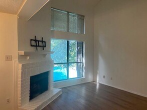 5840 Spring Valley Rd in Dallas, TX - Building Photo - Building Photo