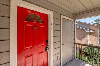 2404 Sycamore Ave in Huntsville, TX - Building Photo - Building Photo