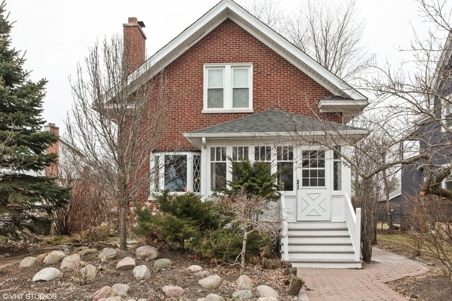 property at 621 Prairie Ave