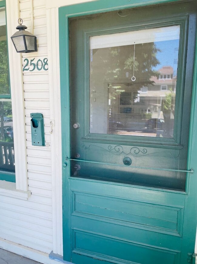2508 Capitol Ave in Sacramento, CA - Building Photo - Building Photo