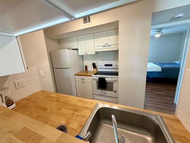 property at 3300 Pebblebrook Dr