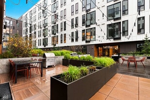 The Hemlock in Seattle, WA - Building Photo