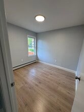 95 Lakewood St, Unit Second Floor Unit in Worcester, MA - Foto de edificio - Building Photo