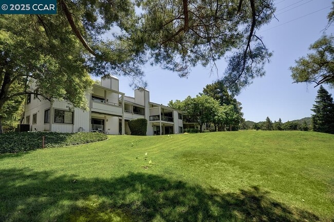 3377 Rossmoor Pkwy in Walnut Creek, CA - Building Photo - Building Photo