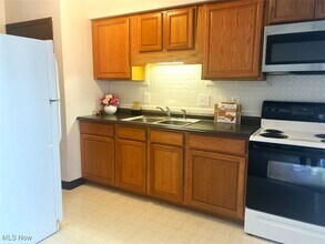 105 Wildwood Dr in Follansbee, WV - Building Photo - Building Photo