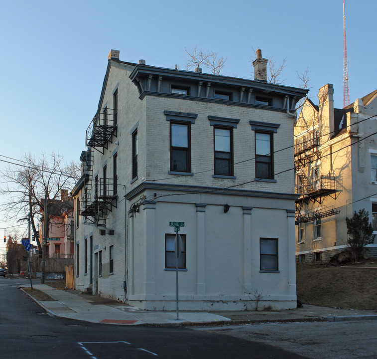 669 June St in Cincinnati, OH - Foto de edificio