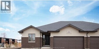 102 Kerr Ave in Chatham, ON - Building Photo