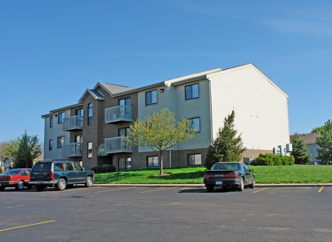 Cedar Trail Apartments in Bellbrook, OH - Building Photo - Building Photo