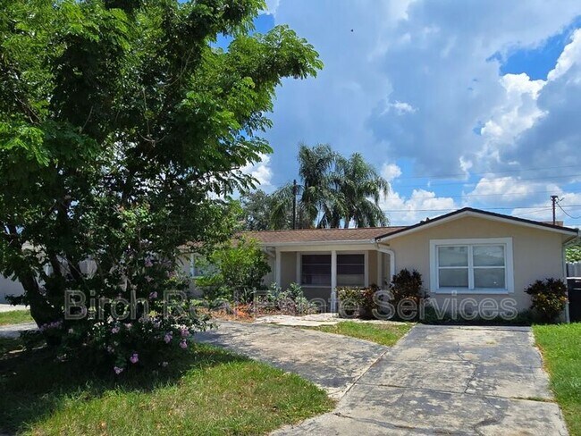 3200 Peterborough St in Holiday, FL - Building Photo - Building Photo