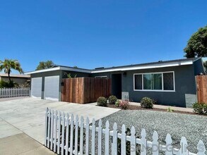 3246 Idlewild Way in San Diego, CA - Foto de edificio - Building Photo