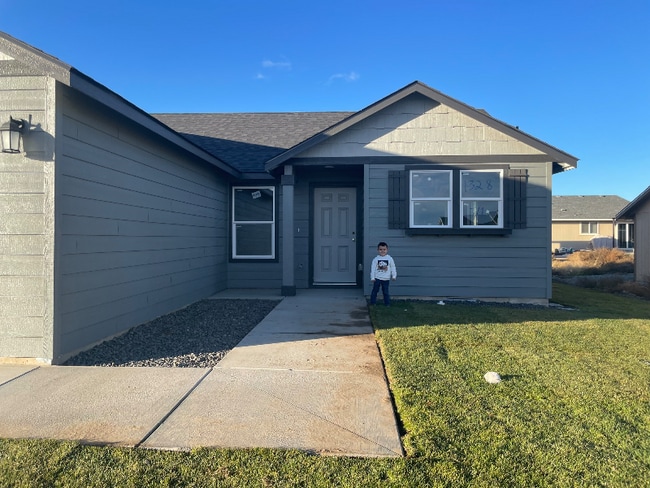 property at 1328 W Javelin St