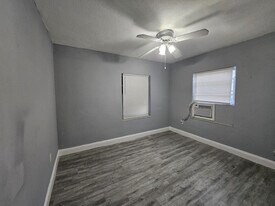 1600 NW 93rd St in Miami, FL - Building Photo