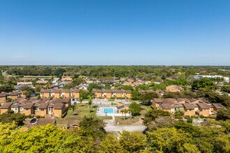 Pineapple Park in Tamarac, FL - Foto de edificio - Building Photo