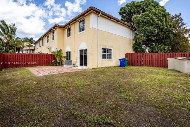 5090 SW 136th Ave in Miramar, FL - Building Photo - Building Photo
