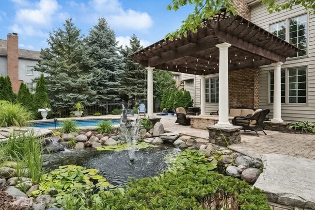 property at 3179 Kingbird Ln