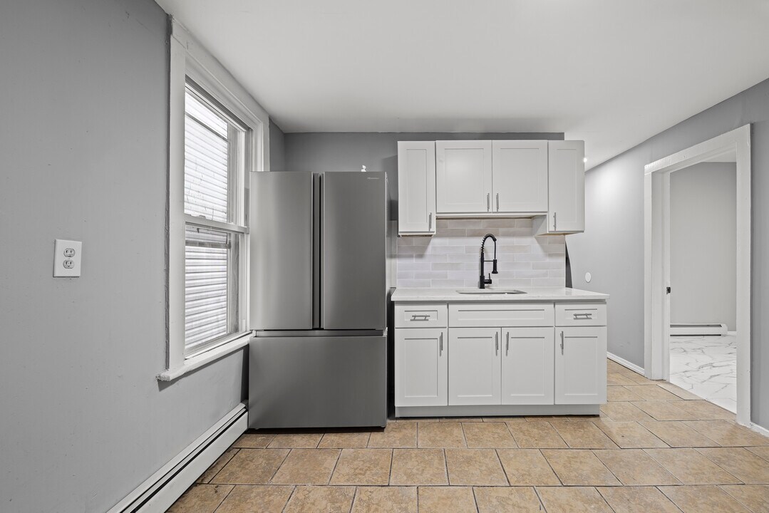 69 Rosa Park Blvd, Unit 2 in Paterson, NJ - Building Photo